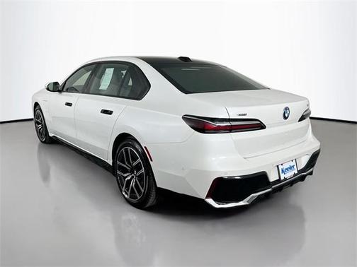 2025 BMW 750e xDrive