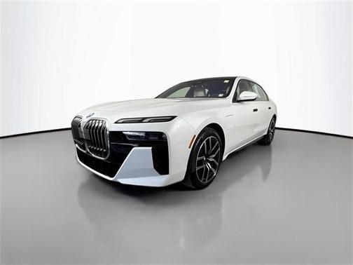 2025 BMW 750e xDrive
