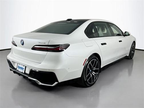 2025 BMW 750e xDrive