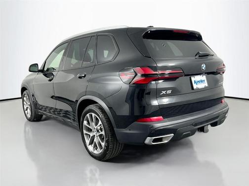 Black Sapphire Metallic 2025 BMW X5 xDrive40i