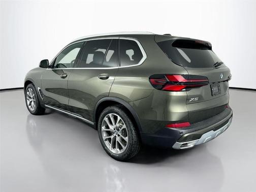 Manhattan Green Metallic 2026 BMW X5 xDrive40i