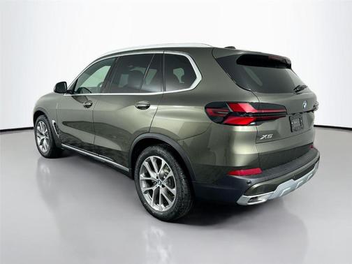 Manhattan Green Metallic 2026 BMW X5 xDrive40i