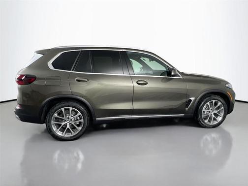 Manhattan Green Metallic 2026 BMW X5 xDrive40i