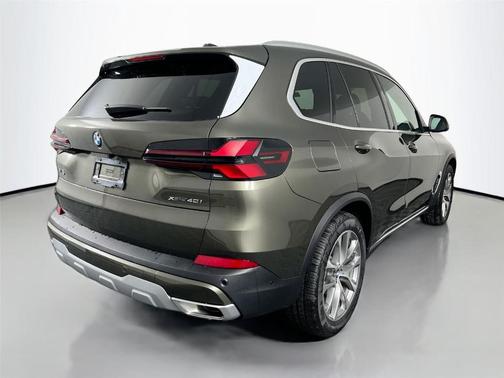 Manhattan Green Metallic 2026 BMW X5 xDrive40i