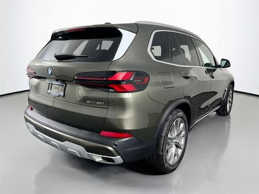 Manhattan Green Metallic 2026 BMW X5 xDrive40i