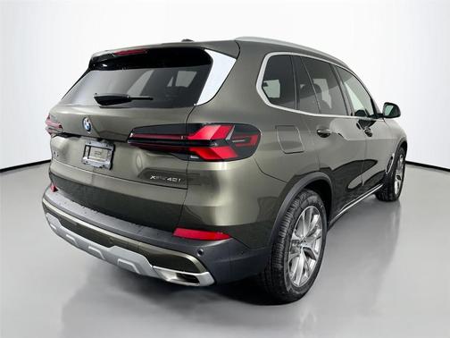Manhattan Green Metallic 2026 BMW X5 xDrive40i