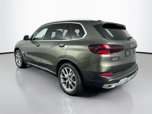 Manhattan Green Metallic 2026 BMW X5 xDrive40i