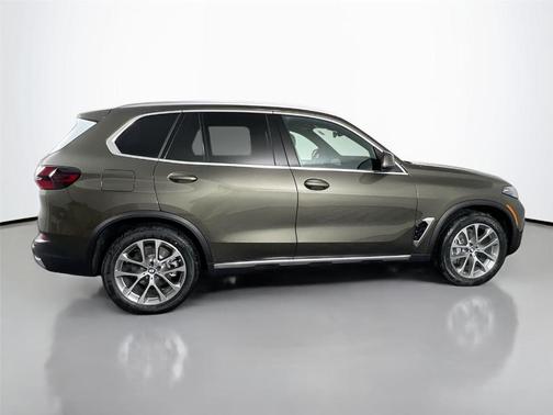 Manhattan Green Metallic 2026 BMW X5 xDrive40i