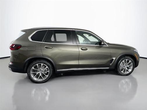 Manhattan Green Metallic 2026 BMW X5 xDrive40i
