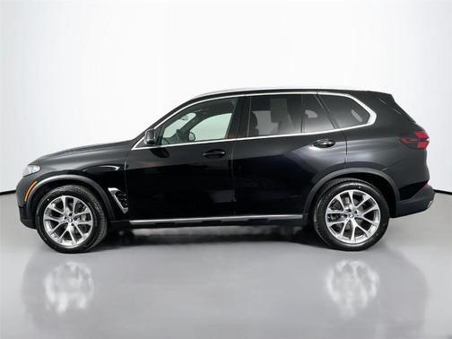 Black Sapphire Metallic 2024 BMW X5 xDrive40i