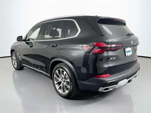 Black Sapphire Metallic 2026 BMW X5 PHEV xDrive50e