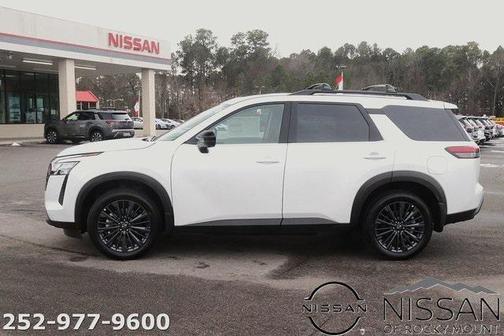 2026 Nissan Pathfinder SL