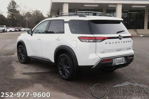 2026 Nissan Pathfinder SL