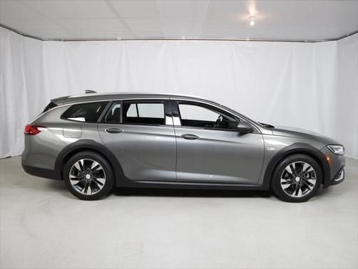2018 Buick Regal TourX Essence