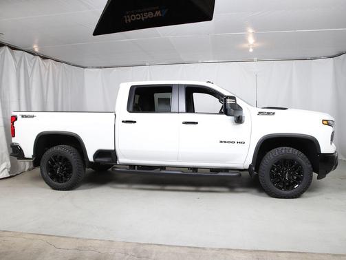 Summit White 2026 Chevrolet Silverado 3500 LT
