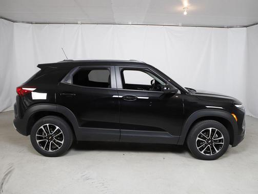 Mosaic Black Metallic 2024 Chevrolet Trailblazer LT
