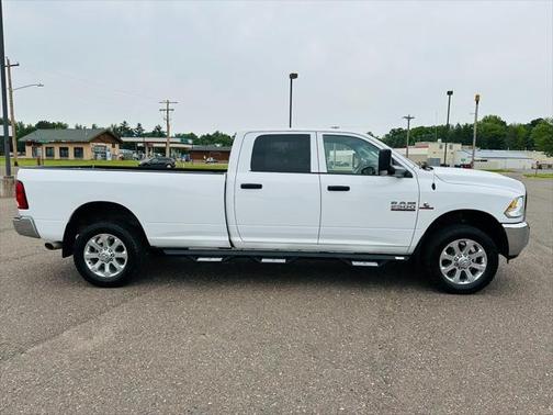 2017 RAM 2500 Tradesman Crew Cab 4x4 8' Box