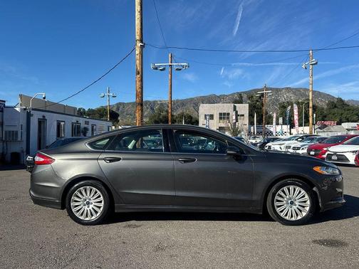 2016 Ford Fusion Hybrid SE