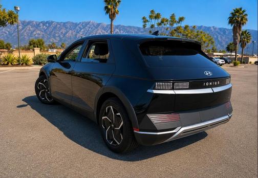 Phantom Black 2022 Hyundai IONIQ 5 SE