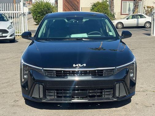 Aurora Black Pearl 2025 Kia K4 LXS