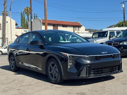 Aurora Black Pearl 2025 Kia K4 LXS