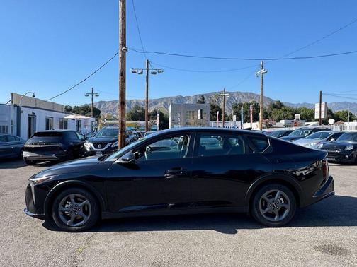 Aurora Black Pearl 2025 Kia K4 LXS