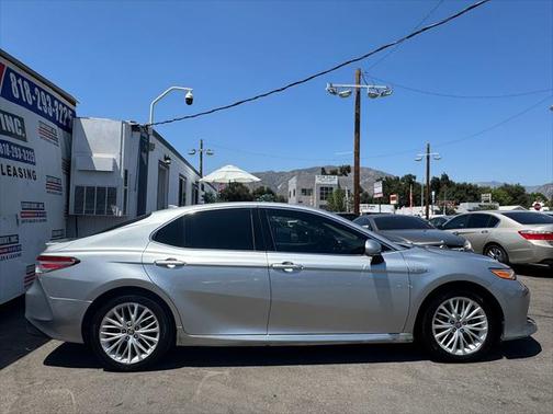 2020 Toyota Camry Hybrid XLE