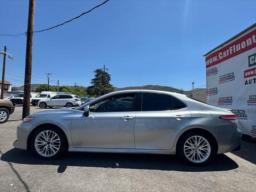 2020 Toyota Camry Hybrid XLE
