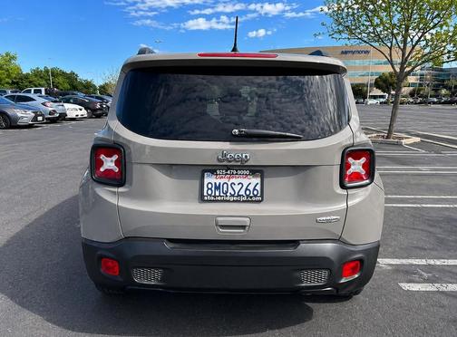 Sting-Gray Clearcoat 2019 Jeep Renegade Latitude