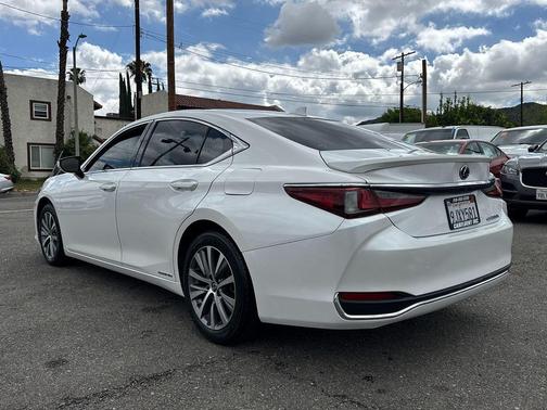 Eminent White Pearl 2020 Lexus ES 300h Base