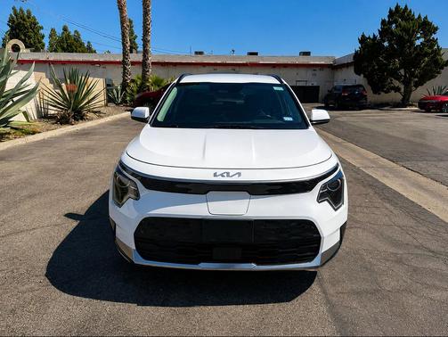 Snow White Pearl 2024 Kia Niro EV Wind
