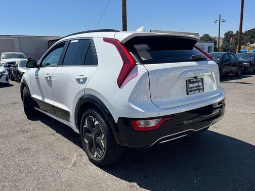 Snow White Pearl 2024 Kia Niro EV Wind