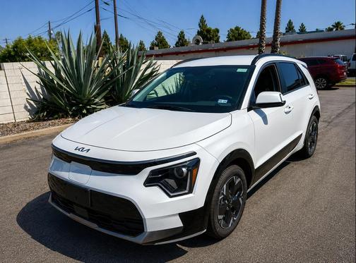 Snow White Pearl 2024 Kia Niro EV Wind