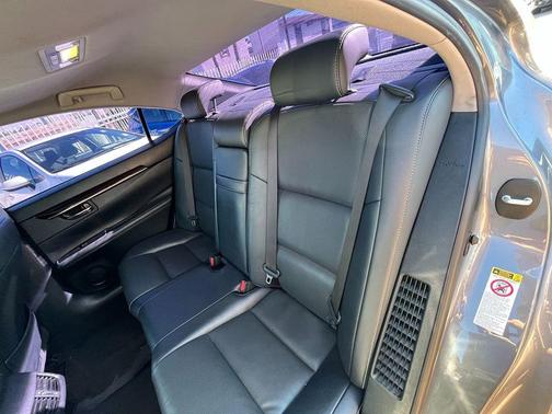 2017 Lexus ES 300h Base