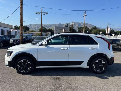 Snow White Pearl 2023 Kia Niro EV Wind