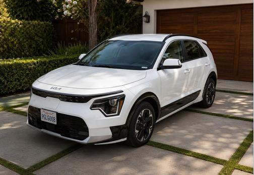 Snow White Pearl 2023 Kia Niro EV Wind