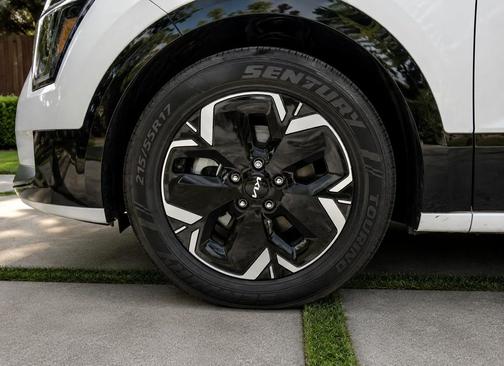 Snow White Pearl 2023 Kia Niro EV Wind