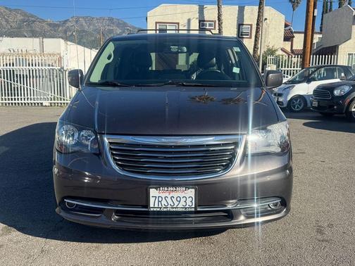 2016 Chrysler Town & Country Touring