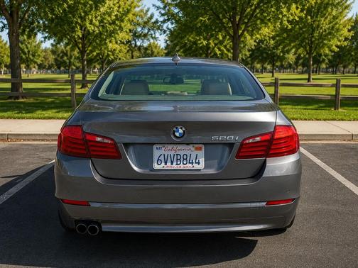 2012 BMW 528 528i