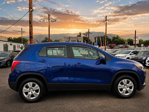 Blue Topaz Metallic 2017 Chevrolet Trax LS