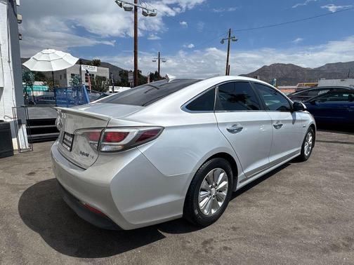 2016 Hyundai SONATA Hybrid SE