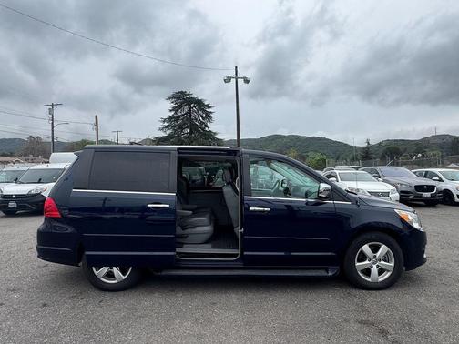 2013 Volkswagen Routan SEL Premium