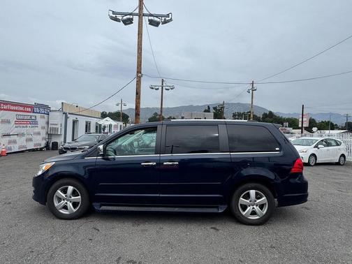 2013 Volkswagen Routan SEL Premium