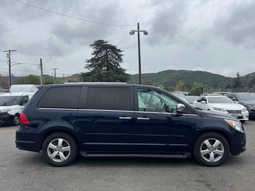 2013 Volkswagen Routan SEL Premium