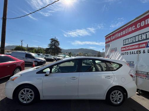 2013 Toyota Prius v Two