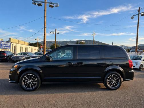 Brilliant Black Crystal Pearlcoat 2016 Dodge Grand Caravan SXT