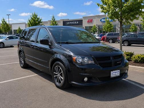 Brilliant Black Crystal Pearlcoat 2016 Dodge Grand Caravan SXT