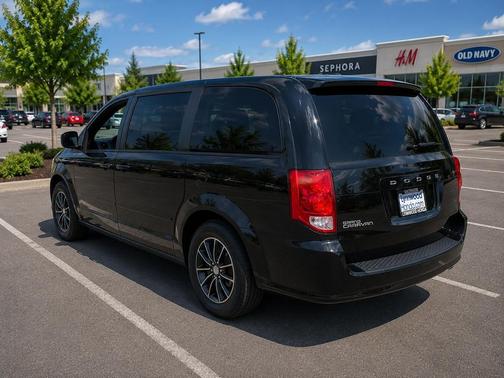 Brilliant Black Crystal Pearlcoat 2016 Dodge Grand Caravan SXT