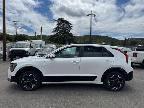 Snow White Pearl 2024 Kia Niro EV Wind