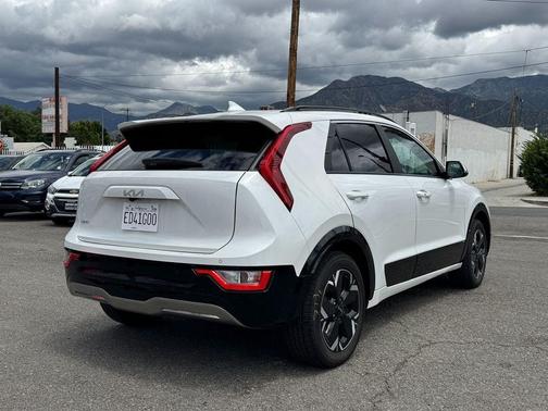 Snow White Pearl 2024 Kia Niro EV Wind